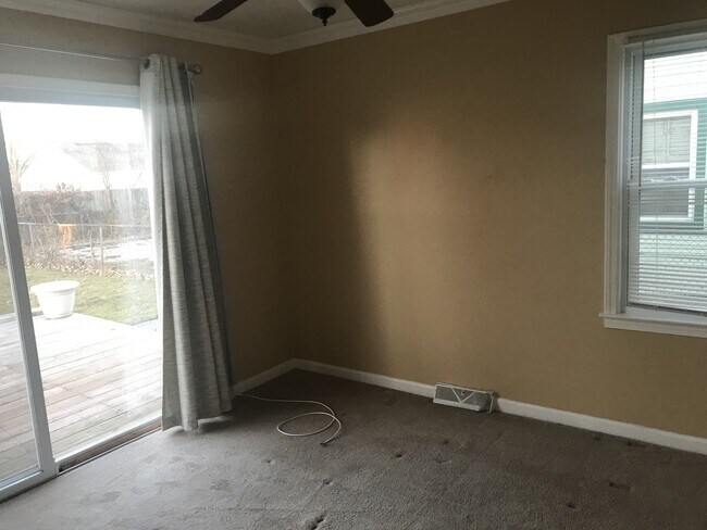 Building Photo - Beautiful Move in Ready 2Bed/1Bath