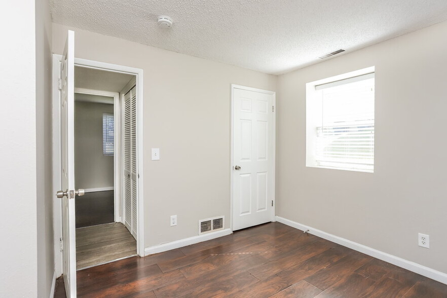 Building Photo - 1690 Woodman Dr