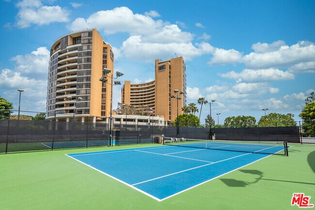Building Photo - 4265 Marina City Dr