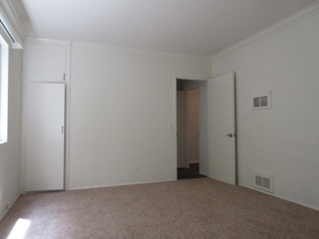 Building Photo - 11832 Magnolia Blvd
