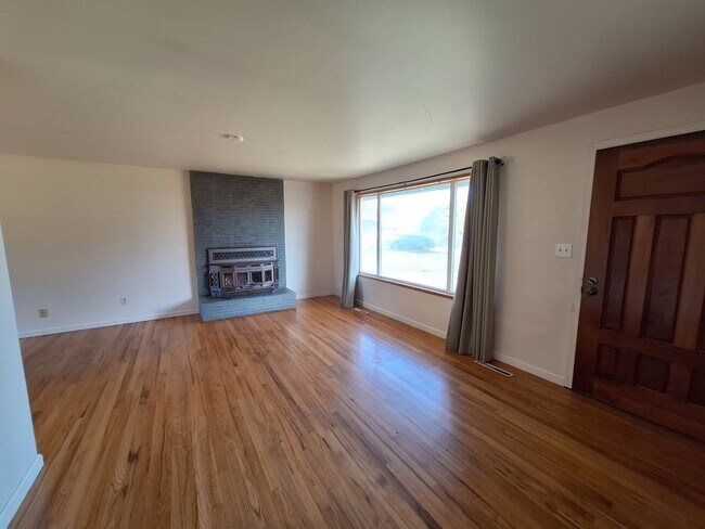 Building Photo - 5867 Madrona Dr