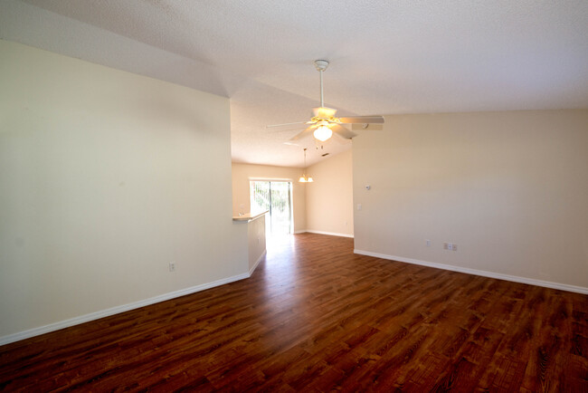 Building Photo - 3/2 in DeLand in quiet area, $1,800