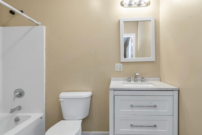 Building Photo - 202 Broadway