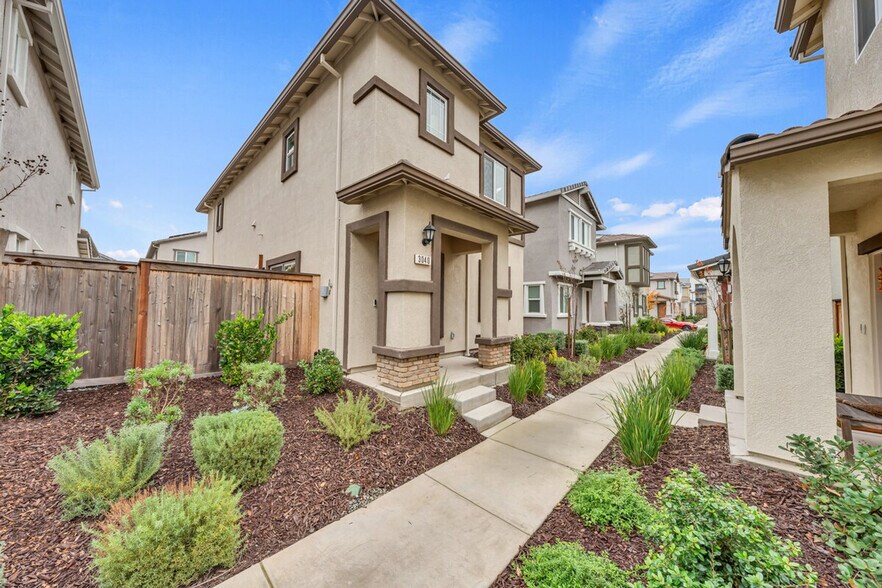 Building Photo - 6001 San Rafael Ln