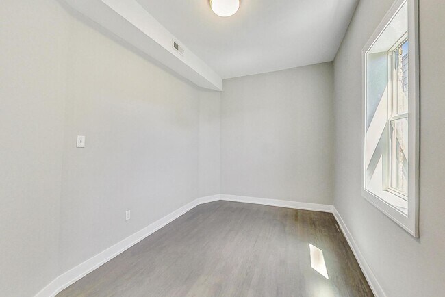 Building Photo - 2131 W Ohio St