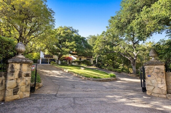Primary Photo - 725 Ashley Rd
