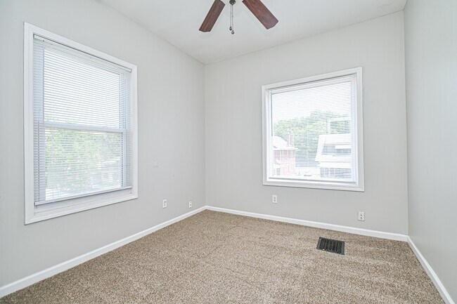 Building Photo - 4221 Bell St