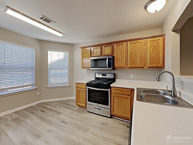 Building Photo - 385 Chadwick Cmns