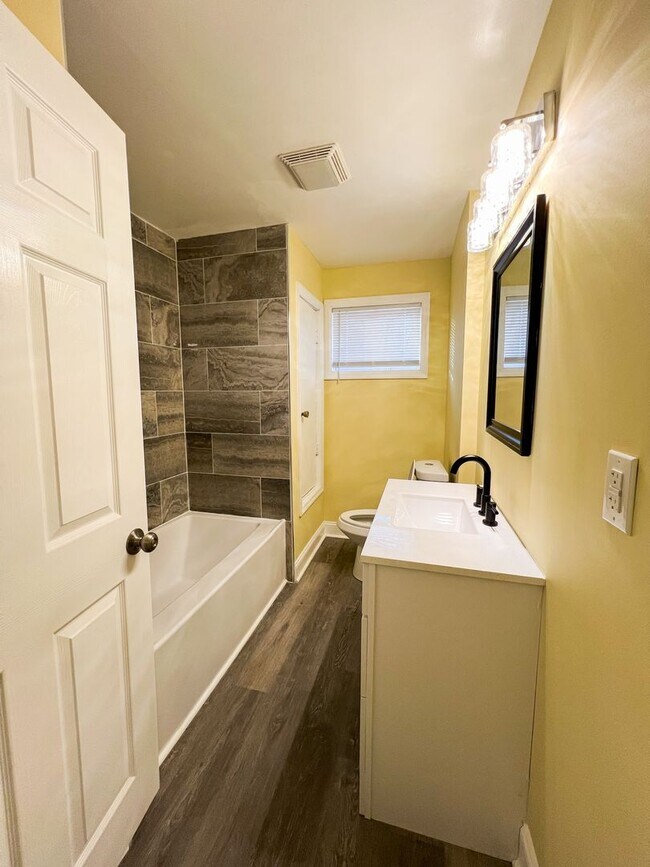 Building Photo - Move-In Specials Available! Completely Rem...