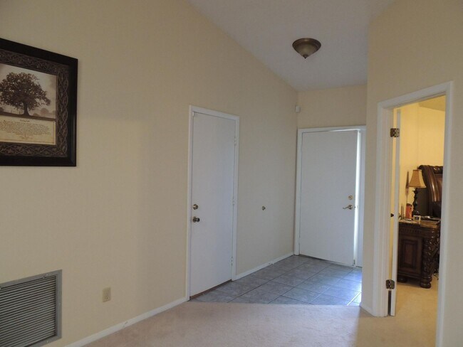 Building Photo - 3/2 with fenced yard in Argyle area