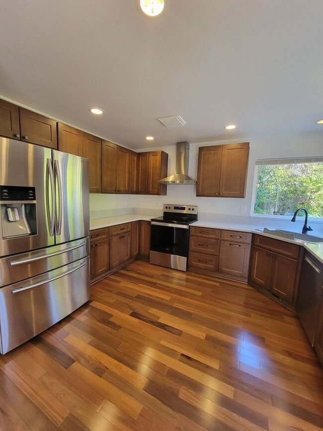 Building Photo - Newer 2 story 1761 sq ft 3 bedroom, 2 1/2 bath home with 2 car garage