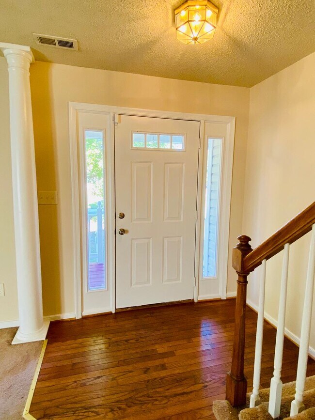 Building Photo - Beautiful and Spacious 3bdrm/2.5bth Home Conveniently Located in Chesterfield County!!