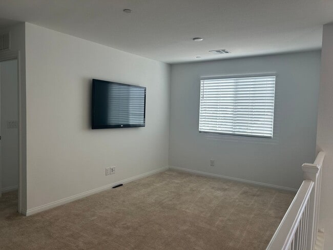 Building Photo - Beautiful 2 story home in Skye Canyon