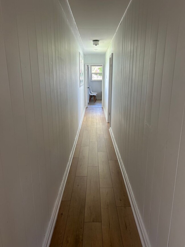 Building Photo - Beautifully Renovated Kailua Home | Walk t...