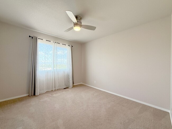 Building Photo - Rare Mountain View Gem for Rent in Erie!