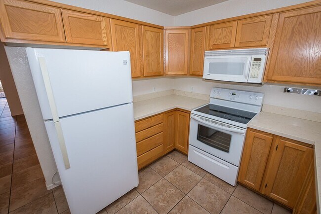 Building Photo - Beautiful Patio Home! 3 Bedrooms, 2 Bath, Split Floor Plan, Central A/C with 2 Car Garage