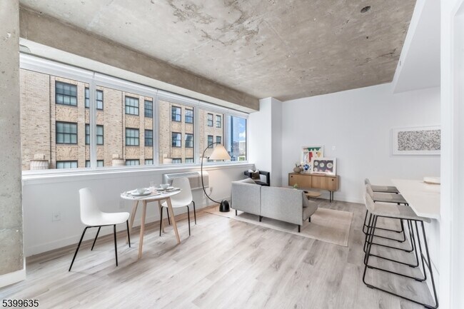 Building Photo - 10 Commerce Ct