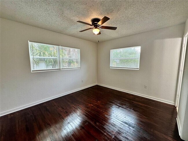Building Photo - 5104 Londonderry Blvd