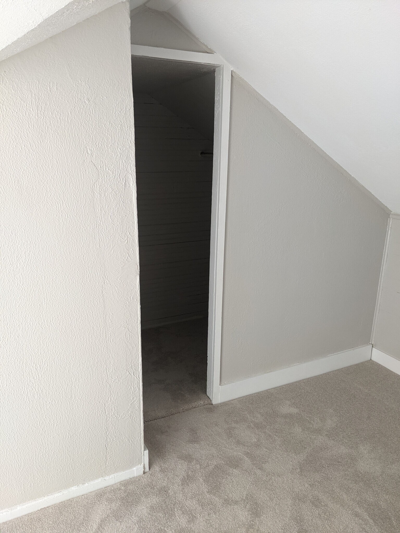 Building Photo - 1615 Charleston Beach Rd W