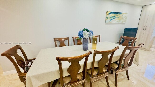 Building Photo - 329 SE 3rd St