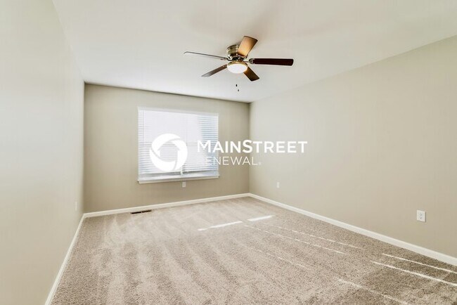 Building Photo - 3 Bedroom Pet-Friendly Home in Jeffersonville, IN with Main Street Renewal
