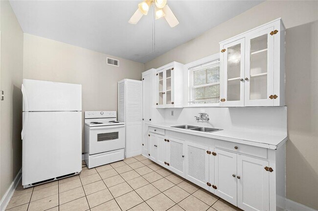 Building Photo - 502 11th St N