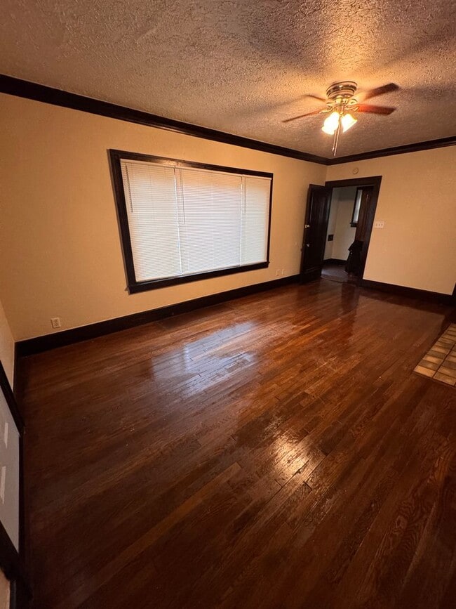 Building Photo - 157 Halls Heights Ave