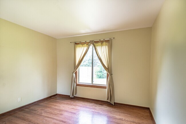 Building Photo - 310 Huntington Dr