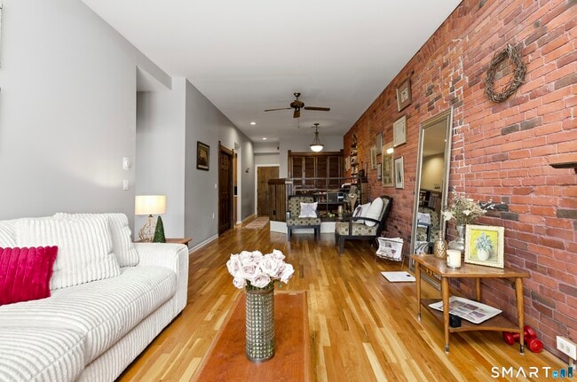 Building Photo - 1 Linden Pl