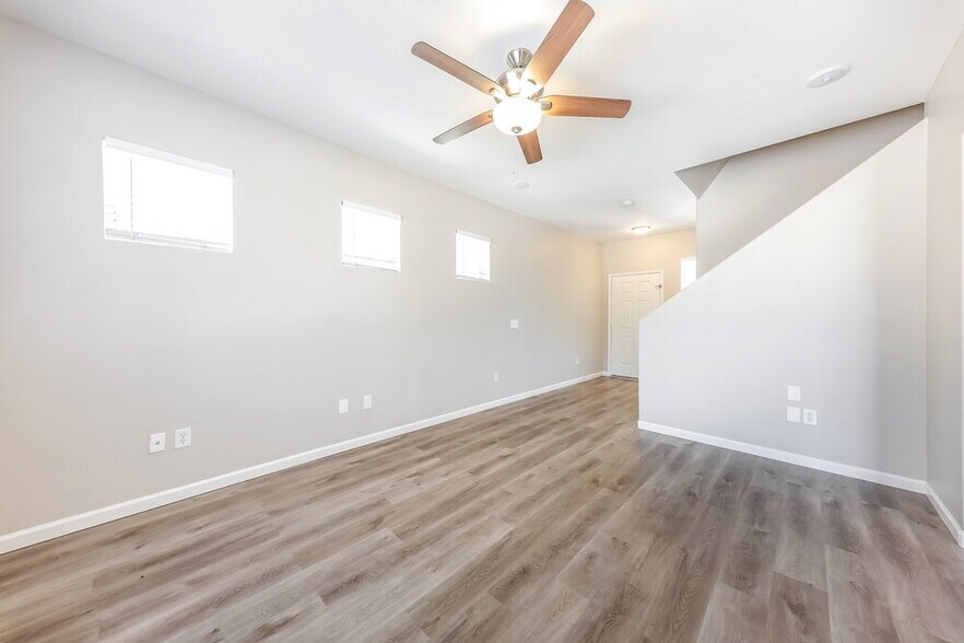 Building Photo - 1306 S 119th Dr