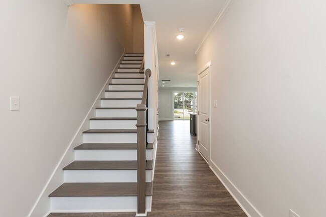 Building Photo - Brand New Corner Townhome in Rolesville!