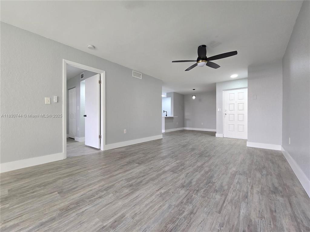 Building Photo - 2831 N Oakland Forest Dr