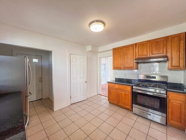 Building Photo - 1146 Chestnut St