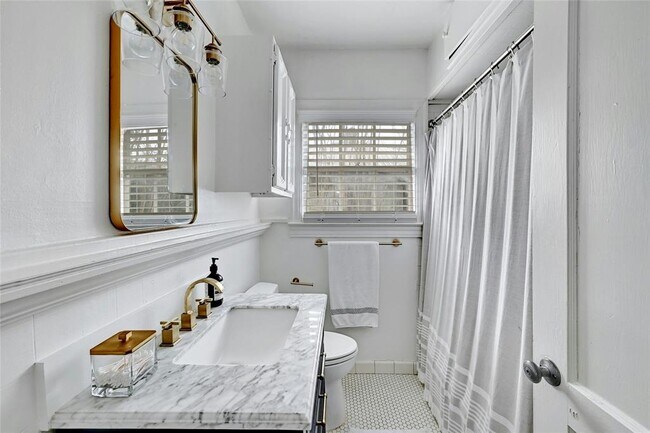 Building Photo - 5313 Avenue F