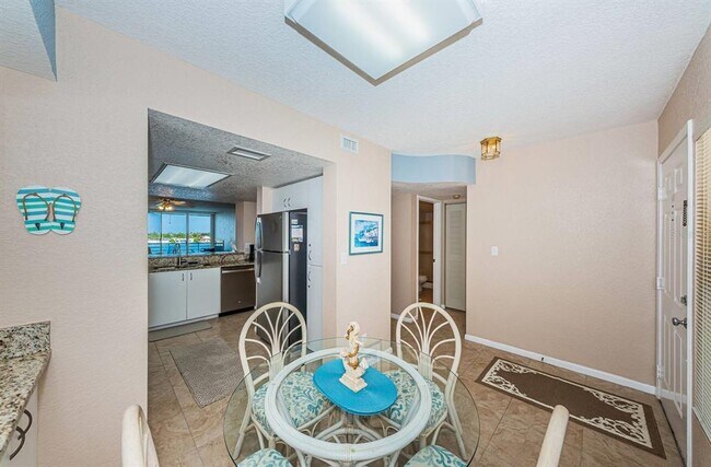 Building Photo - 6093 Bahia Del Mar Cir