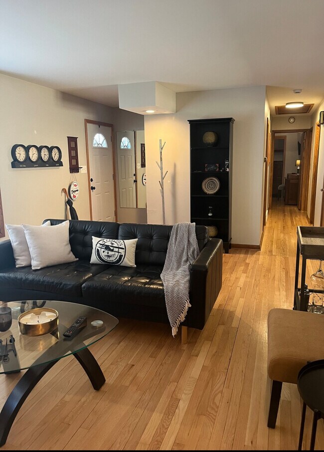 Building Photo - 5922 S Howell Ave