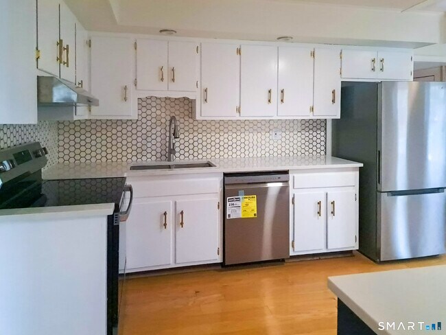 Building Photo - 651 Quinnipiac Ave