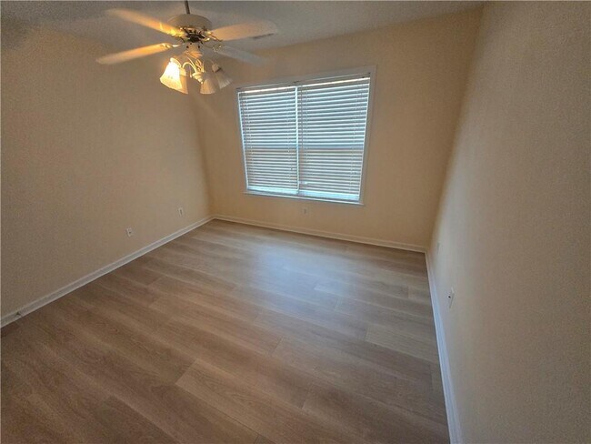 Building Photo - 2206 Creekway Dr