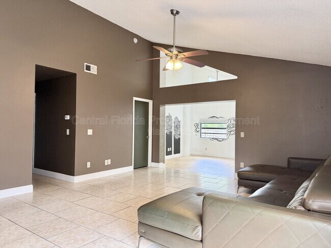 Building Photo - 10227 Comfort Cir