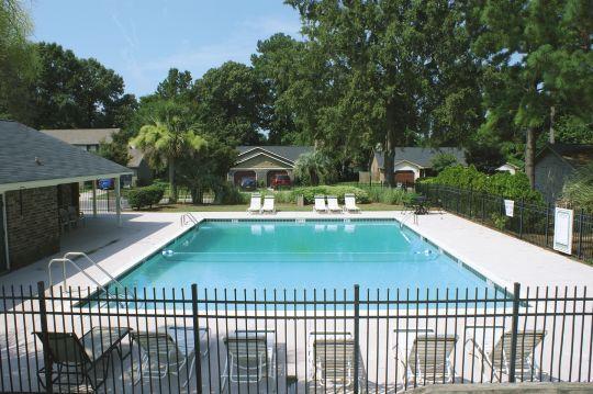 Community pool - 409 Erskine St