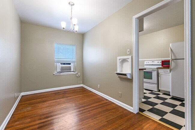 Building Photo - 229-N