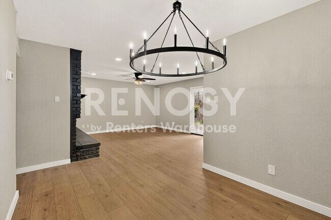 Building Photo - Refreshed Plano Gem  ****Rent Concession - 2nd Month Free****