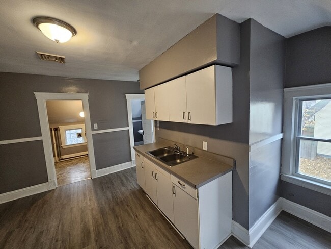 Building Photo - 3433 W 41st St