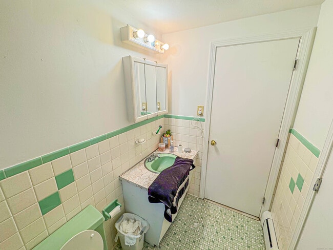 Building Photo - 70 Wynola Ave