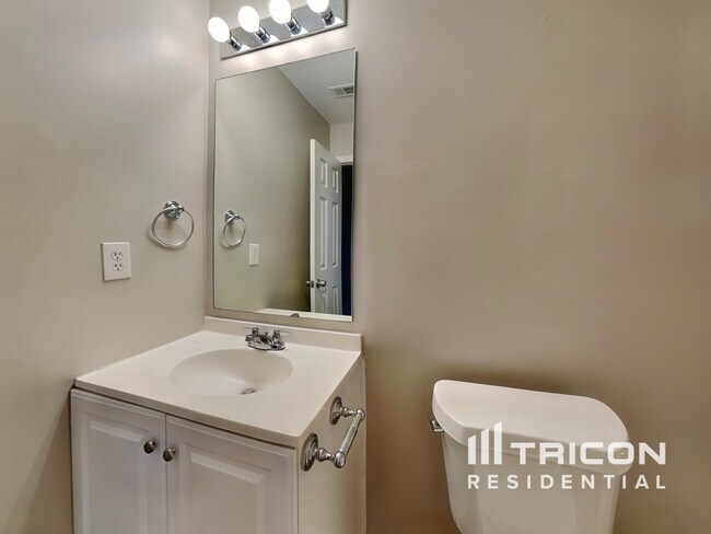 Building Photo - 718 Fletcher Dr