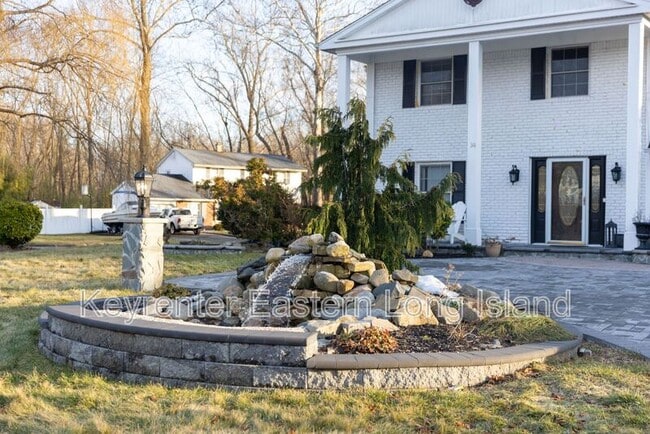 Building Photo - 30 Dumond Pl