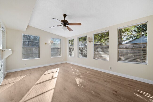 Building Photo - 3819 Deerbrook Dr