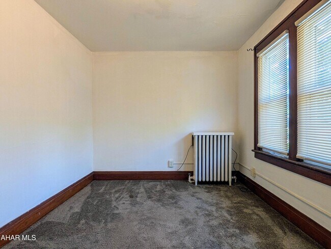 Building Photo - 243 Lunen St