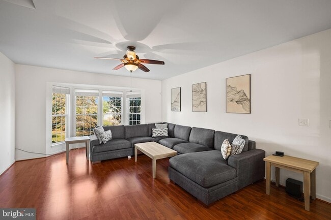 Building Photo - 12 Popes Creek Ln