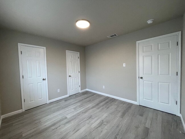 Building Photo - 6019 Bedford Dr